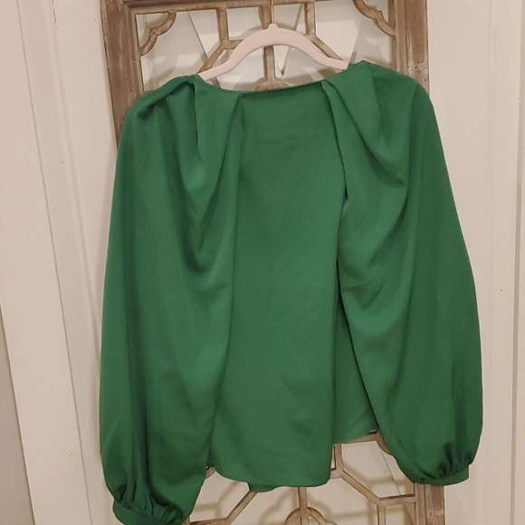 Green blouse - Picture 2 of 4